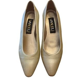 Vaneli Gold Leather4.5 Pointed Toe Kitten Heel Pumps Italian Metallic1.5"  Heels